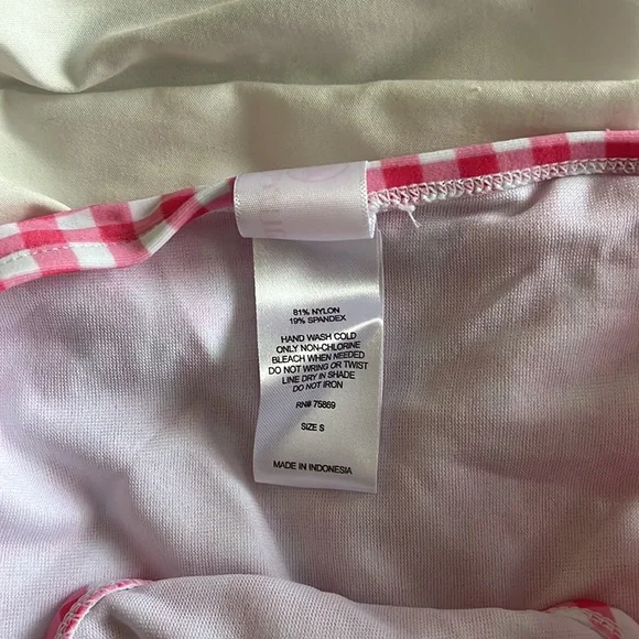 Lauren James gingham bikini 💗 - Picture 4 of 11